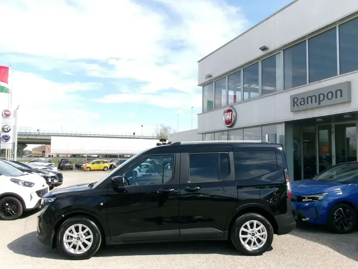 Usata Ford Tourneo Courier Titanium 125 CV (91 kW) 2025 Other Monovolume