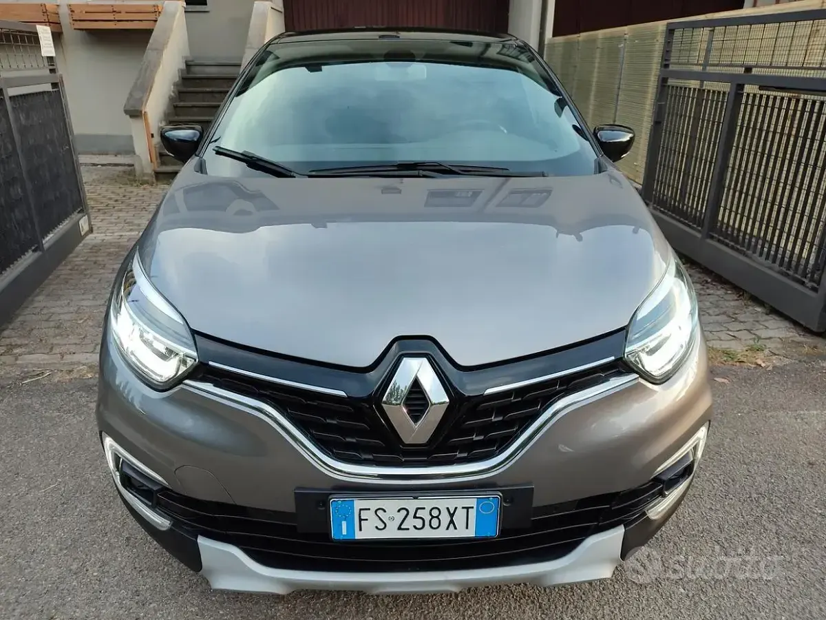 Usata Renault Captur 90 CV (66 kW) 2018 Grigio SUV