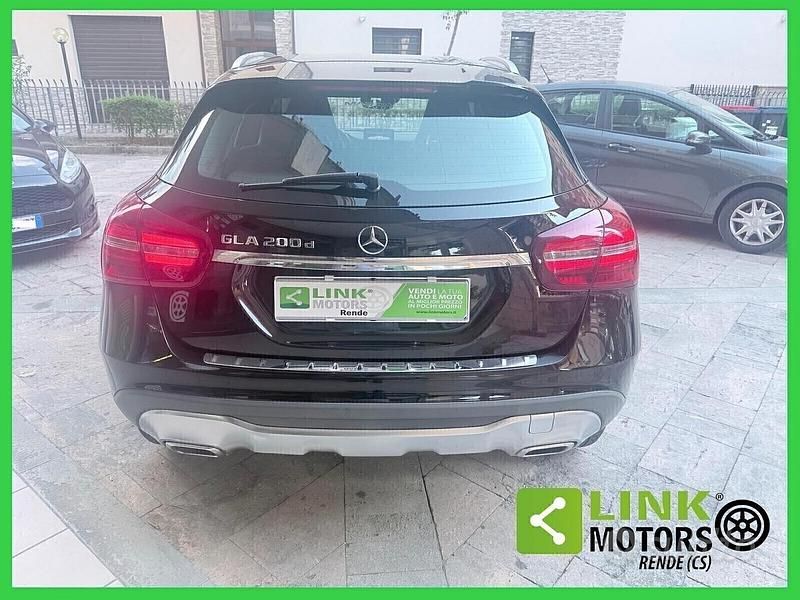 Usata Mercedes GLA200 136 CV (100 kW) 2018 Nero SUV
