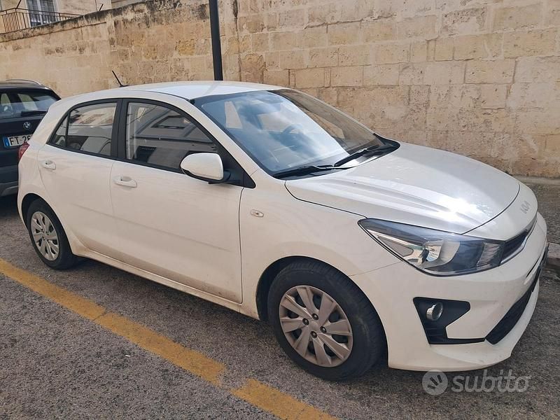 Usata Kia Rio 82 CV (60 kW) 2022 Bianco Utilitaria