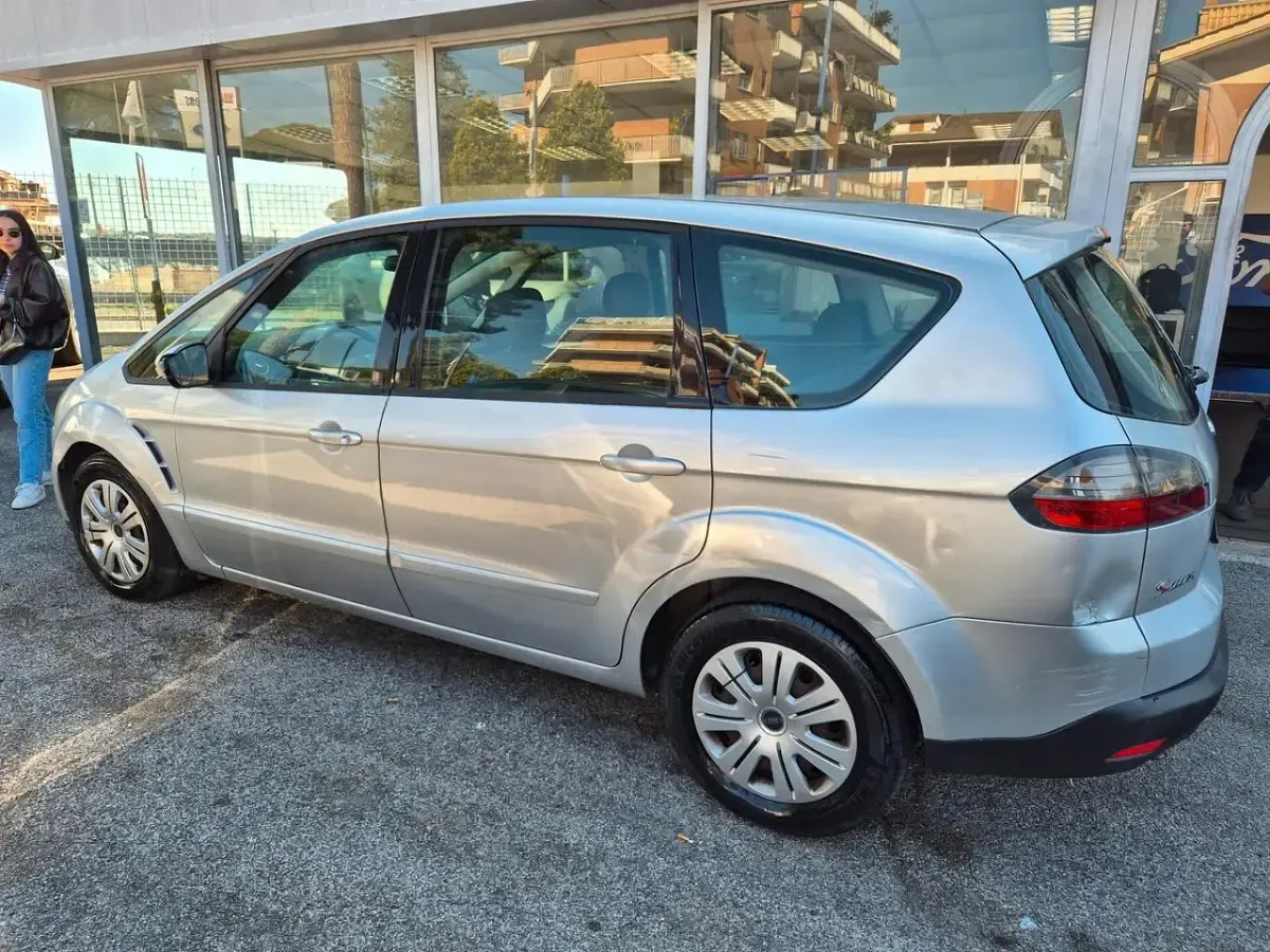 Usata Ford S-MAX Titanium 140 CV (102 kW) 2008 Argento Monovolume