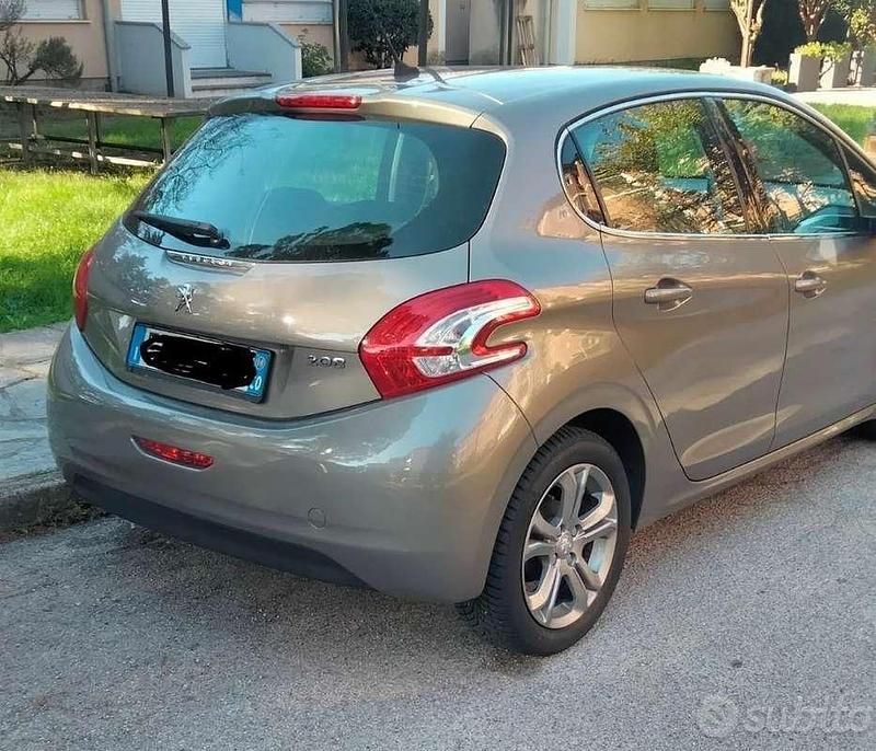 Usata Peugeot 208 Active 82 CV (60 kW) 2014 Utilitaria