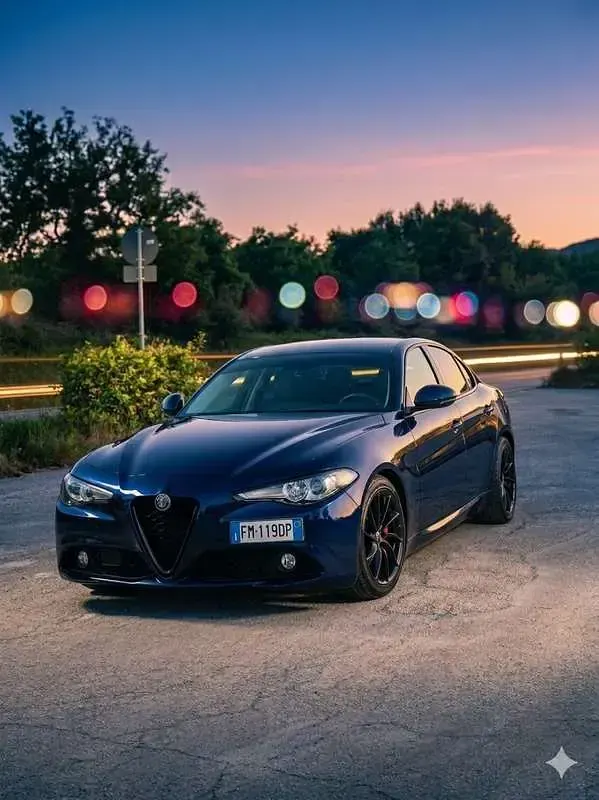 Usata Alfa Romeo Giulia Super 150 CV (110 kW) 2017 Blu Berlina