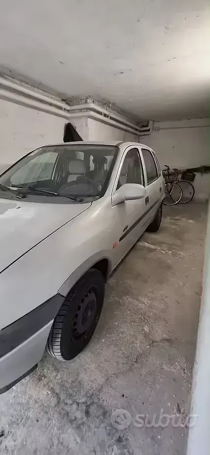Usata Opel Corsa 65 CV (47 kW) 2000 Grigio Berlina