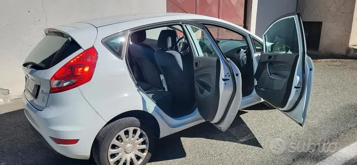 Usata Ford Fiesta 70 CV (51 kW) 2011 Berlina