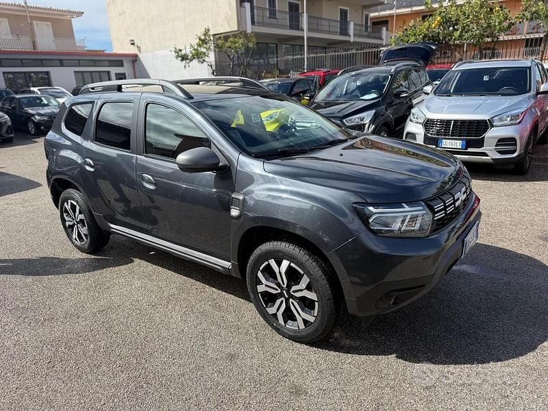 Gebraucht Dacia Duster Journey 116 PS (85 kW) 2023 Grau SUV