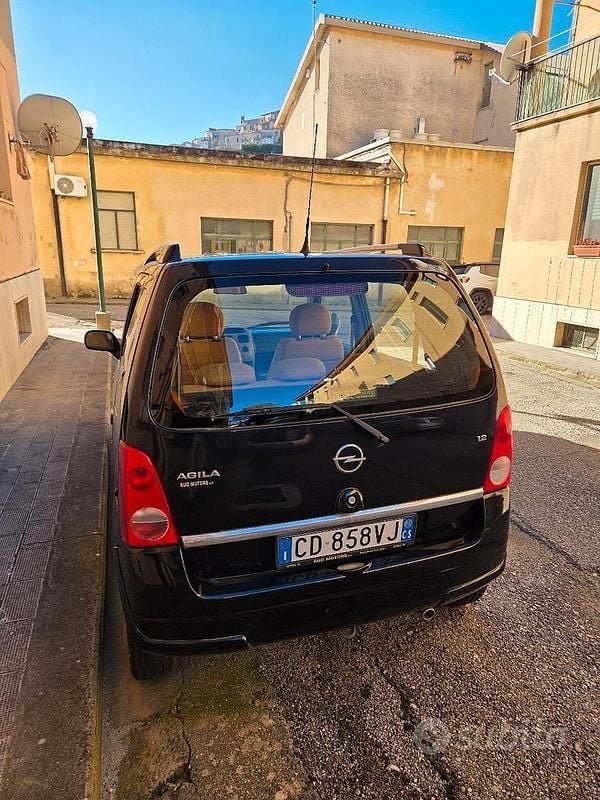 Usata Opel Agila 75 CV (55 kW) 2002 Nero Monovolume