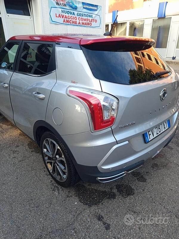 Grigio Usata 2019 Ssangyong (KGM) Tivoli SUV | 8500 € (Ottimo prezzo) - Immagine 1/4