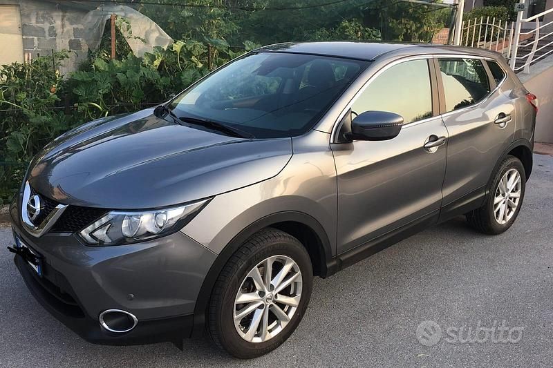 Usata Nissan Qashqai Acenta 110 CV (80 kW) 2015 Grigio SUV