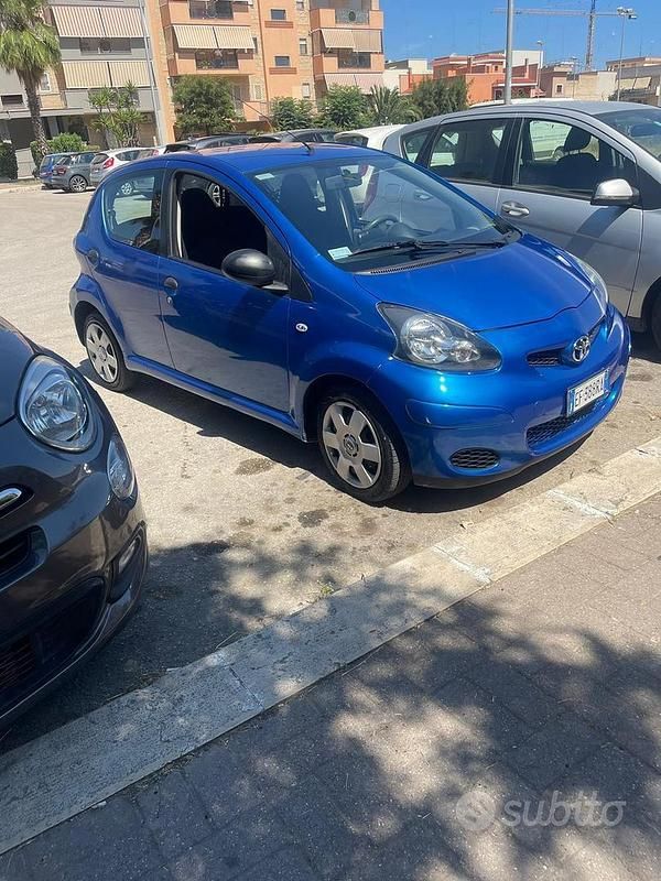 Usata Toyota Aygo 2011 Blu Utilitaria