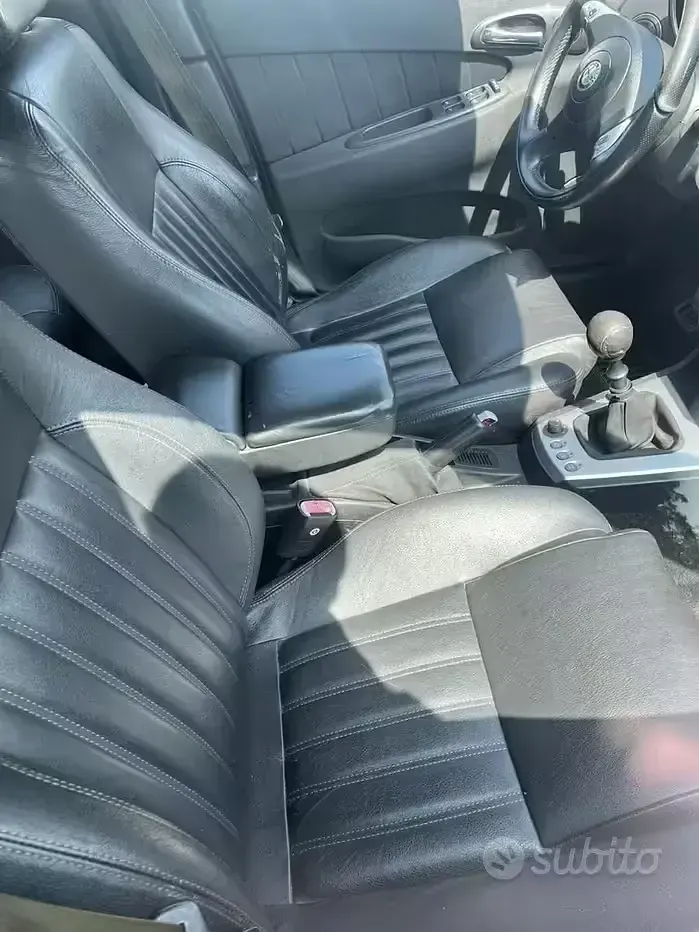 Usata Alfa Romeo 156 140 CV (102 kW) 2003 Grigio Berlina