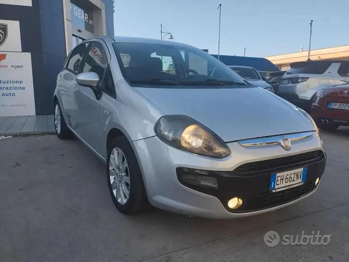 Usata Fiat Punto Active 69 CV (50 kW) 2011 Grigio Utilitaria