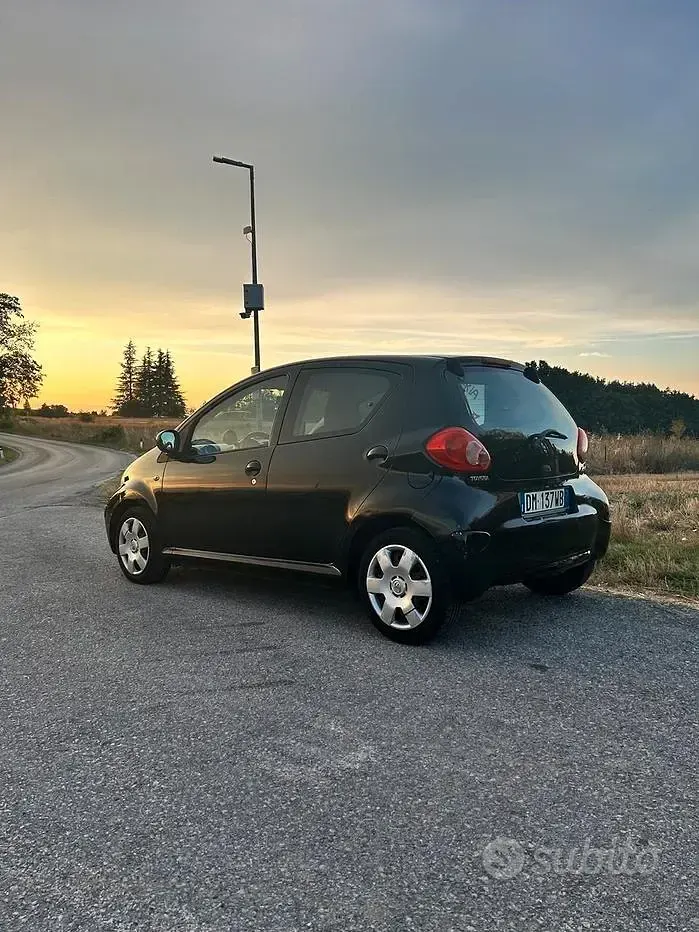 Usata Toyota Aygo 68 CV (50 kW) 2007 Nero Utilitaria