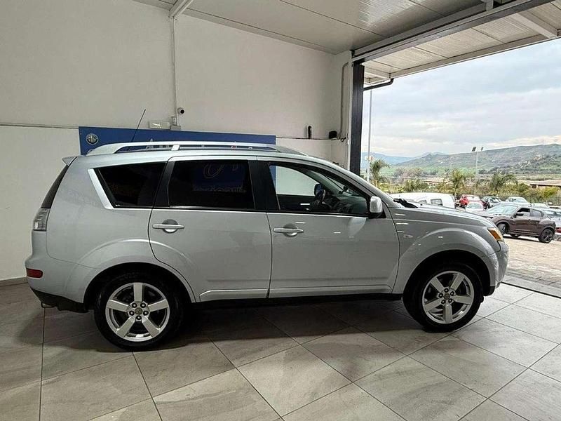 Usata Mitsubishi Outlander Instyle 140 CV (102 kW) 2007 Argento SUV