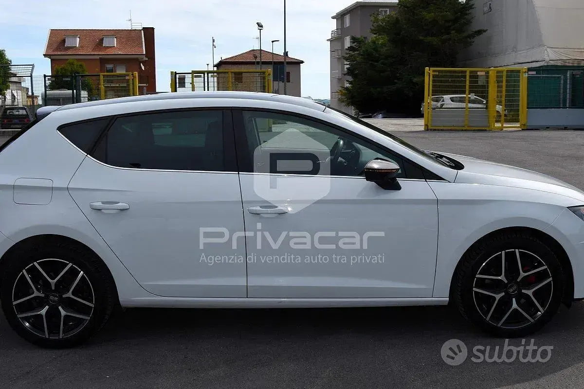 Käytetty Seat Leon XCELLENCE 131 HP (96 kW) 2019 Valkoinen Viistoperä