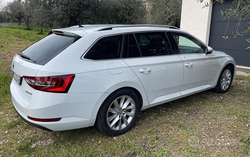 Usata Skoda Superb LAURIN & KLEMENT 190 CV (139 kW) 2018 Bianco Station wagon