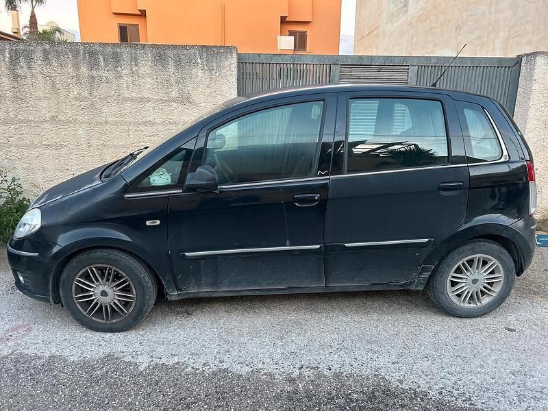 Usata Lancia Musa 90 CV (66 kW) 2009 Nero Monovolume
