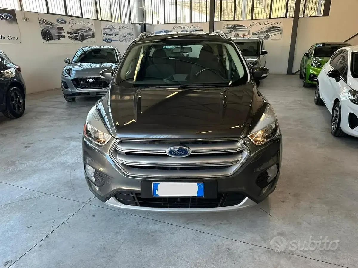 Usata Ford Kuga Titanium 120 CV (88 kW) 2017 Grigio SUV