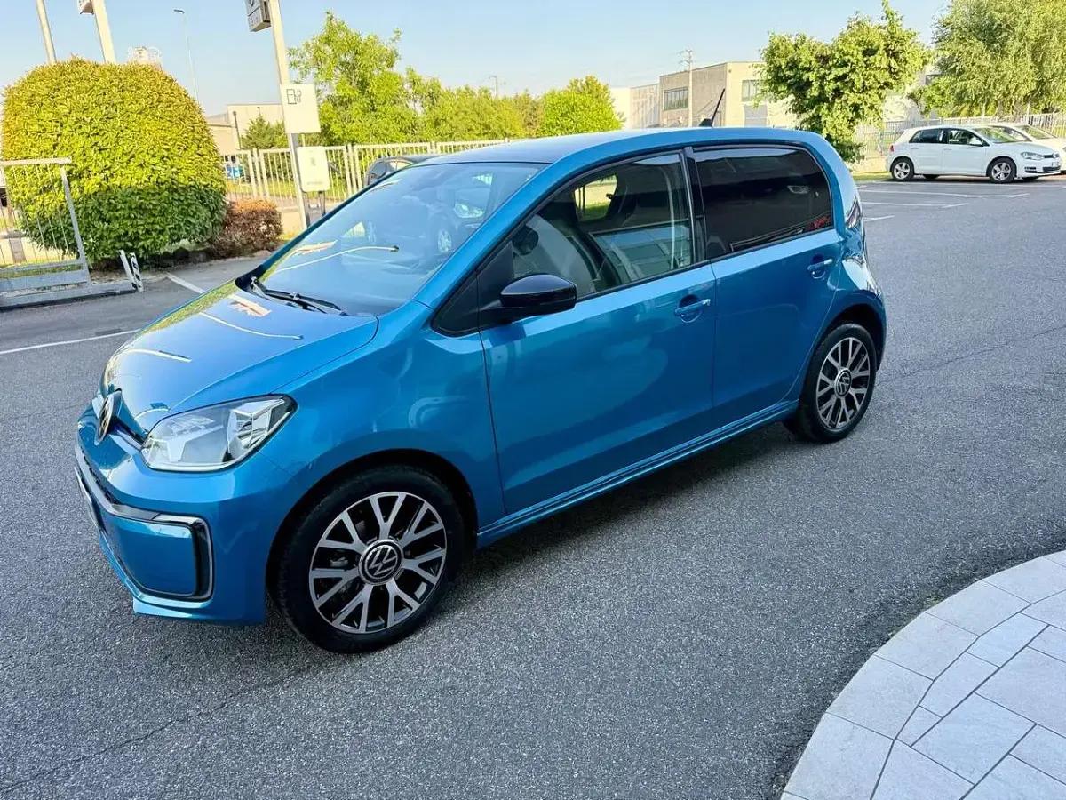 Usata VW e-up! 61 kW (83 CV) 2021 Blu/azzurro Utilitaria
