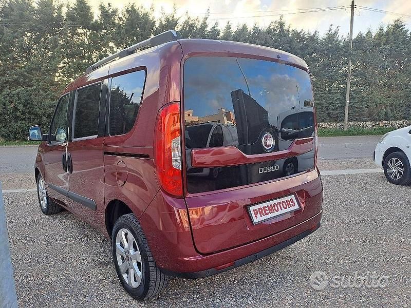 Usata Fiat Doblò 105 CV (77 kW) 2015 Rosso Monovolume