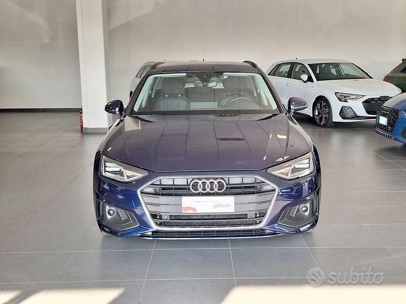 Begagnad Audi A4 Business 163 HK (119 kW) 2022 Blå Kombi
