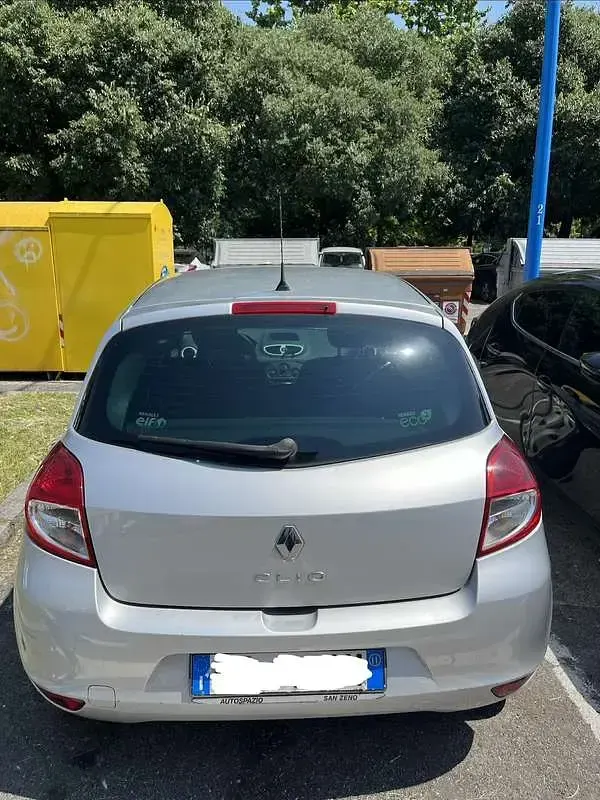 Usata Renault Clio II 75 CV (55 kW) 2011 Grigio Berlina