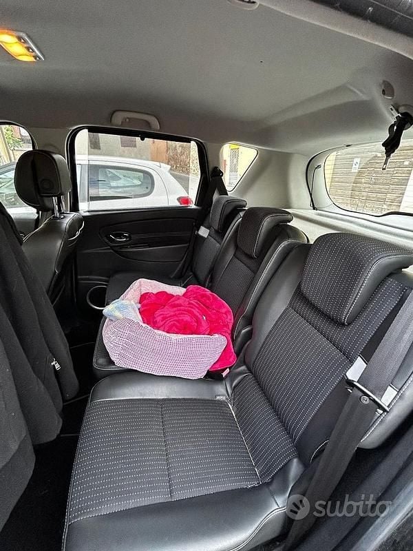 Usata Renault Scénic III Dynamique 110 CV (80 kW) 2012 Nero Monovolume