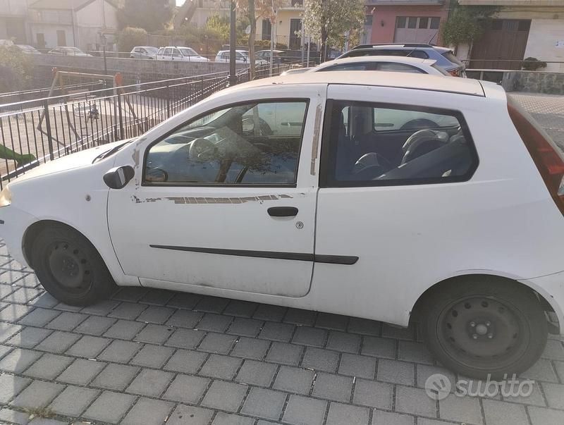 Usata Fiat Punto 69 CV (50 kW) 2006 Utilitaria