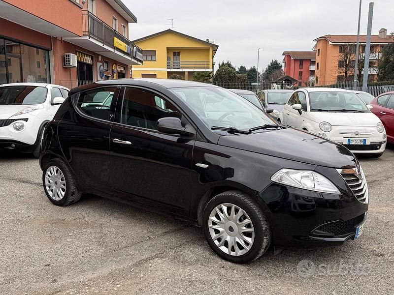 Usata Lancia Ypsilon Platinum 69 CV (50 kW) 2012 Nero Utilitaria