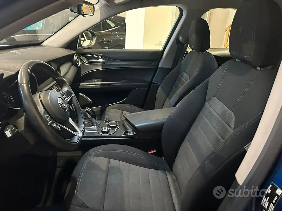 Usata Alfa Romeo Stelvio Business 210 CV (154 kW) 2018 Bluazzurro SUV