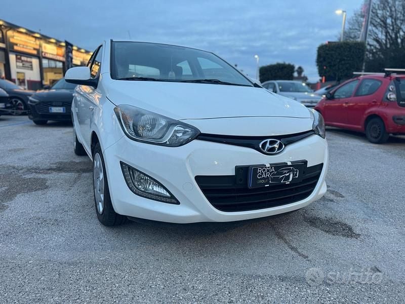 Usata Hyundai i20 Edition 85 CV (62 kW) 2014 Bianco Utilitaria