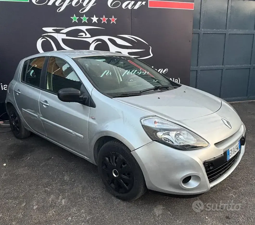 Usata Renault Clio II Dynamique 64 CV (47 kW) 2010 Grigio Berlina