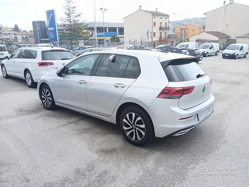 Usata VW Golf VII 116 CV (85 kW) 2021 Grigio Utilitaria
