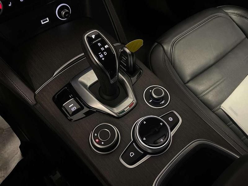 Usata Alfa Romeo Stelvio Ti 209 CV (153 kW) 2021 Verde visconti SUV