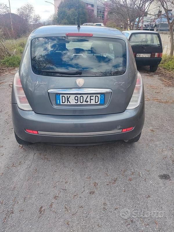 Usata Lancia Ypsilon 90 CV (66 kW) 2007 Grigio Utilitaria