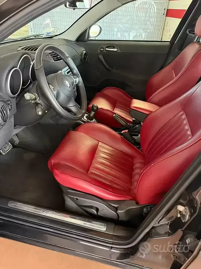 Usata Alfa Romeo 147 150 CV (110 kW) 2002 Nero Utilitaria