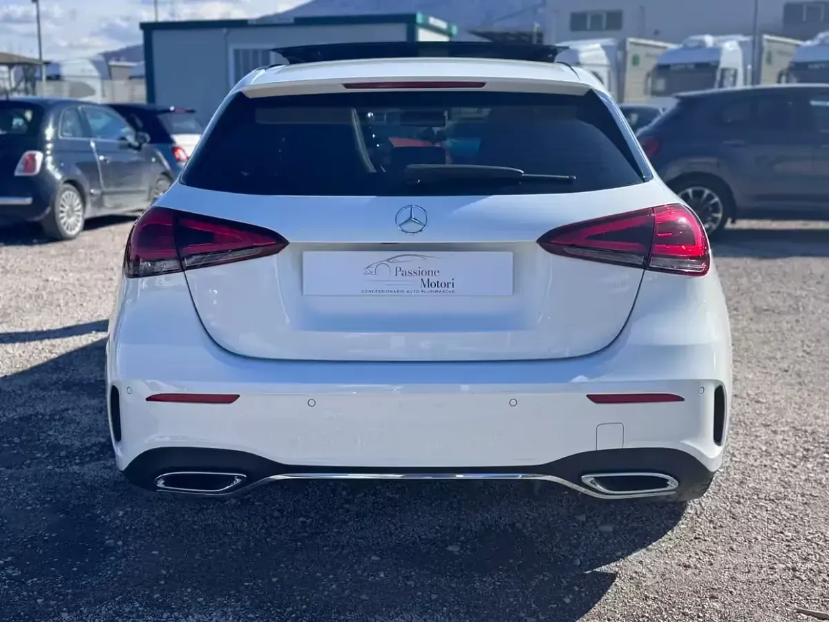 Usata Mercedes A180 Premium 116 CV (85 kW) 2019 Grigio Berlina