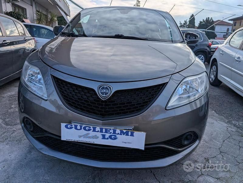 Usata Lancia Ypsilon Gold 69 CV (50 kW) 2018 Grigio Utilitaria