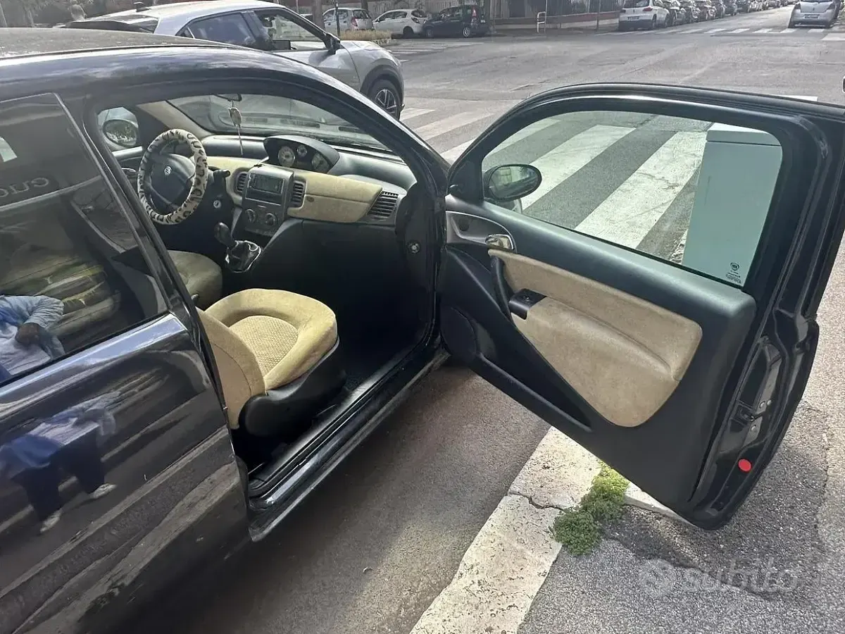 Usata Lancia Ypsilon 69 CV (50 kW) 2004 Nero Utilitaria