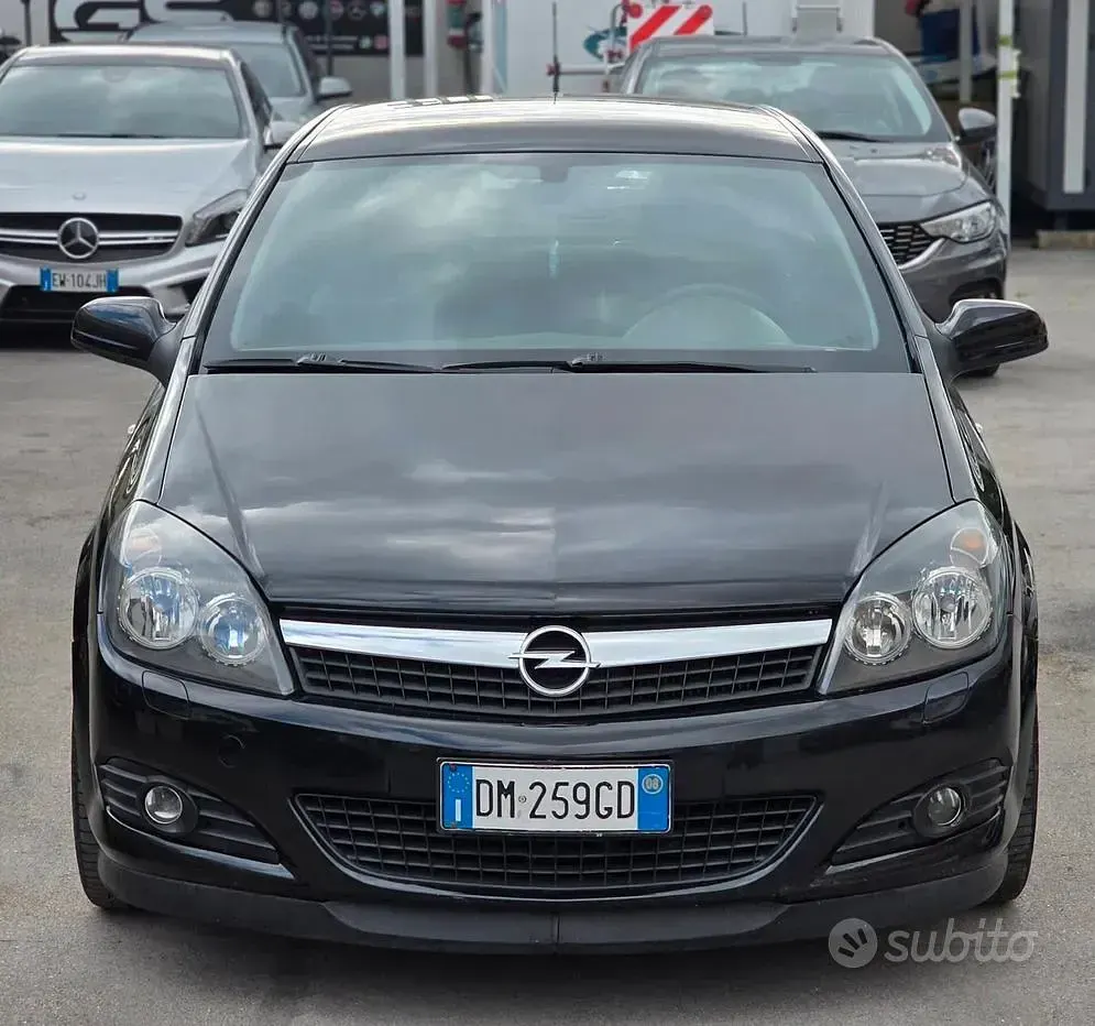 Usata Opel Astra GTC Cosmo 101 CV (74 kW) 2008 Nero Berlina