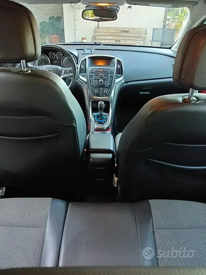 Usata Opel Astra Cosmo 110 CV (80 kW) 2012 Station wagon