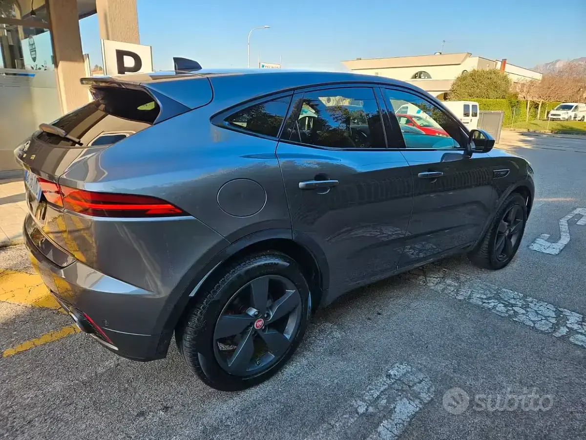 Usata Jaguar E-Pace Chequered Flag 150 CV (110 kW) 2020 Grigio SUV