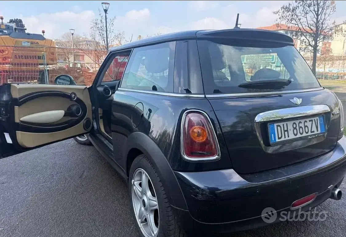 Usata Mini Cooper 120 CV (88 kW) 2007 Nero Utilitaria
