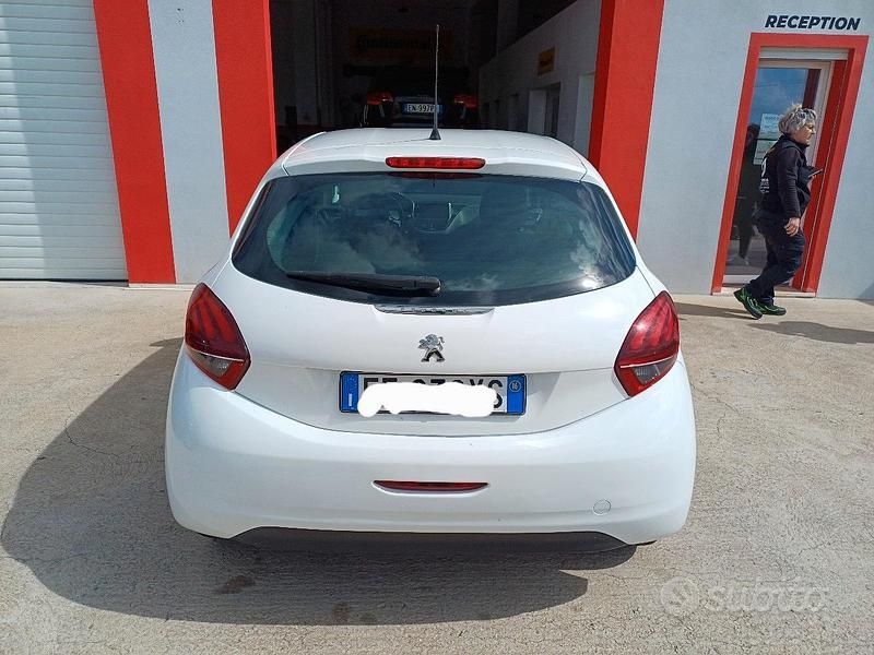 Usata Peugeot 208 75 CV (55 kW) 2016 Utilitaria