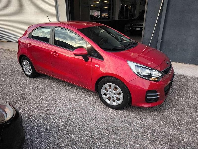 Usata Kia Rio 83 CV (61 kW) 2016 Rosso Utilitaria