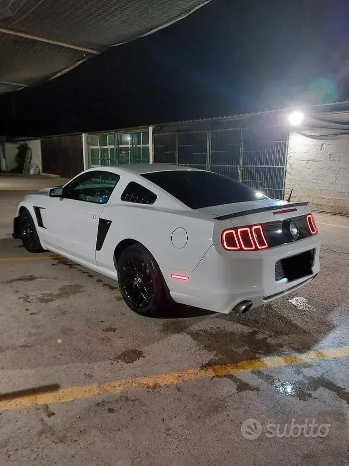 Usata Ford Mustang 305 CV (224 kW) 2013 Bianco Berlina