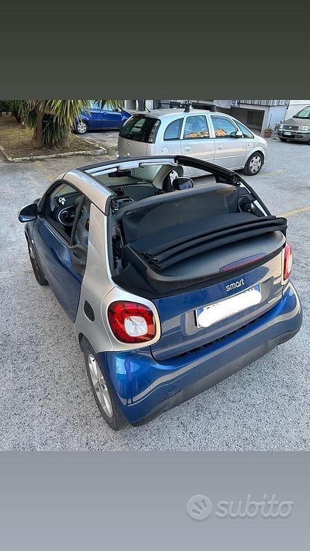 Usata Smart ForTwo Cabrio 70 CV (51 kW) 2017 Blu Cabrio