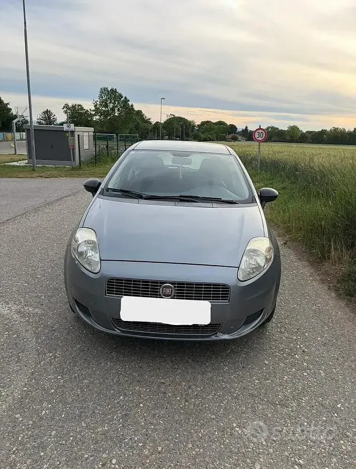 Usata Fiat Grande Punto Dynamic 65 CV (47 kW) 2008 Grigio Utilitaria