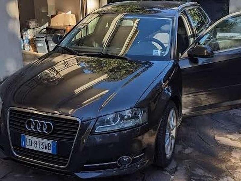 Nero Usata 2010 Audi A3 Ambition Tre volumi | 4500 € (Buon prezzo) - Immagine 1/4