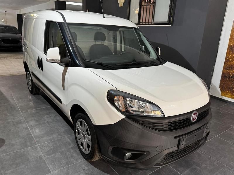 Usata Fiat Doblò Lounge 95 CV (69 kW) 2019 Bianco Monovolume